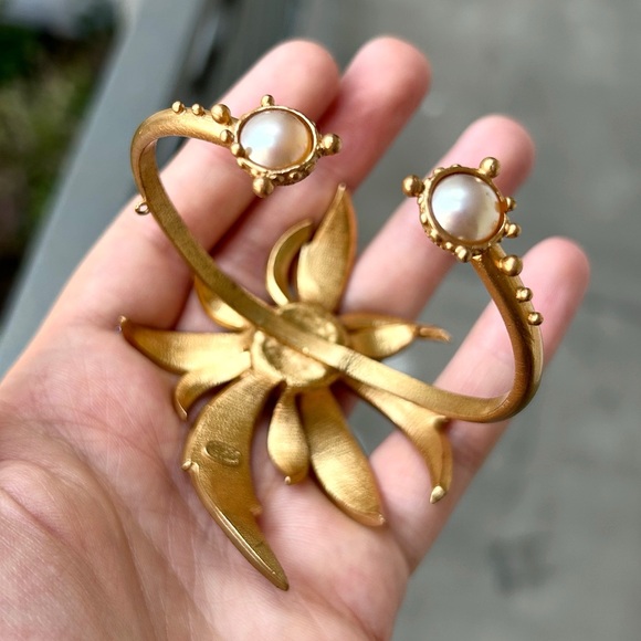 CHANEL Rare 2002 Large Gold Crystal Flower Cuff Bangle Bracelet - Picture 8 of 9